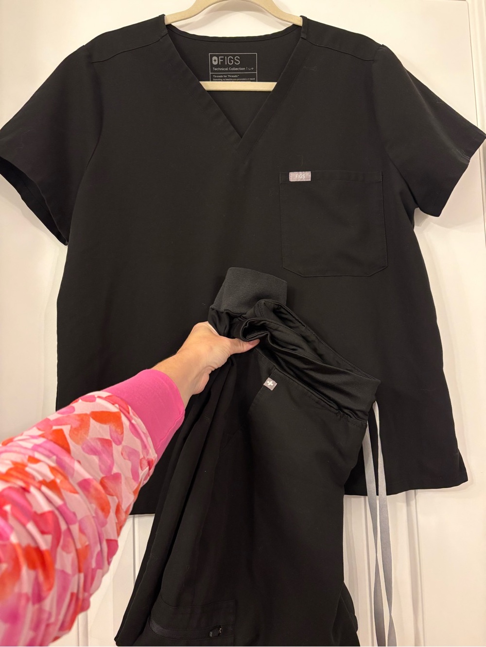 Figs Women’s Technical Collection Black Scrub Top & Jogger Pants Set